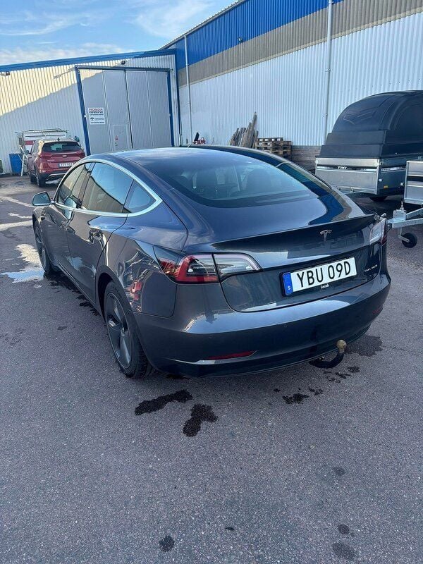 Begagnad Tesla Model 3 Long Range AWD 366 kW (498 HK) 2019 Grå Sedan