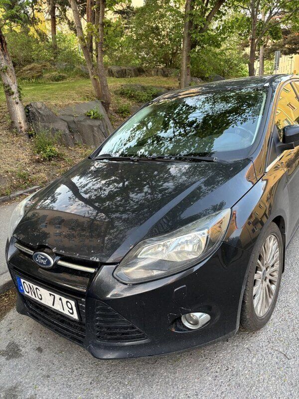Svart Begagnad 2011 Ford Focus Titanium Halvkombi | 27 900 kr (Marknadspris) - Bild 1/4