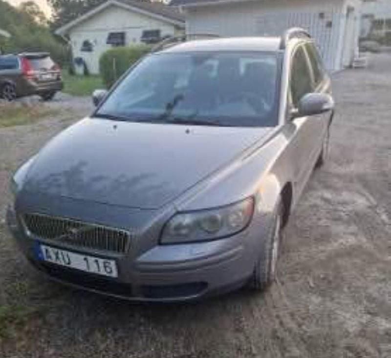 Grå Begagnad 2007 Volvo V50 Kombi | 26 000 kr (Marknadspris) - Bild 1/4