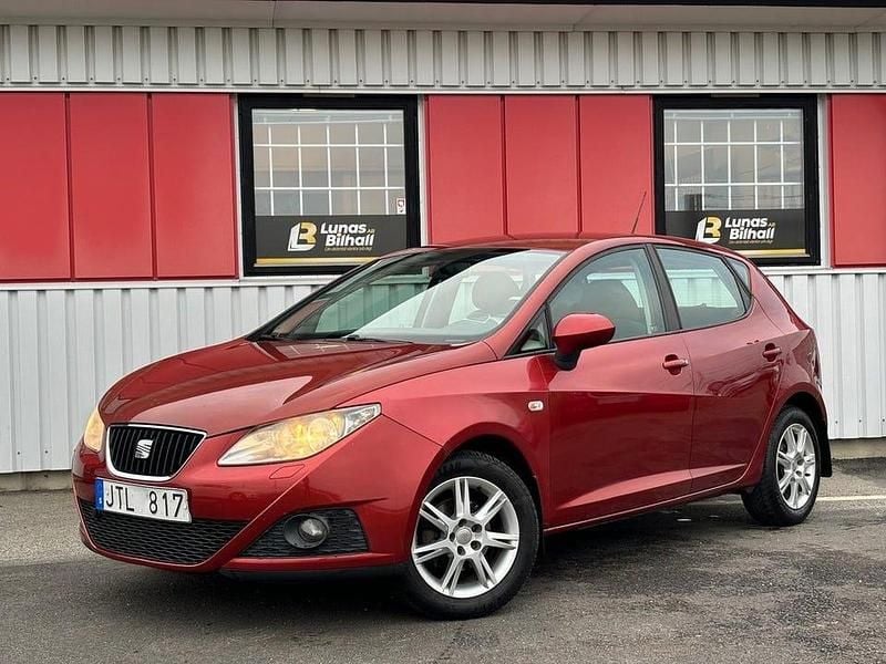 Röd Begagnad 2009 Seat Ibiza Style Halvkombi | 64 900 kr (Marknadspris) - Bild 1/4