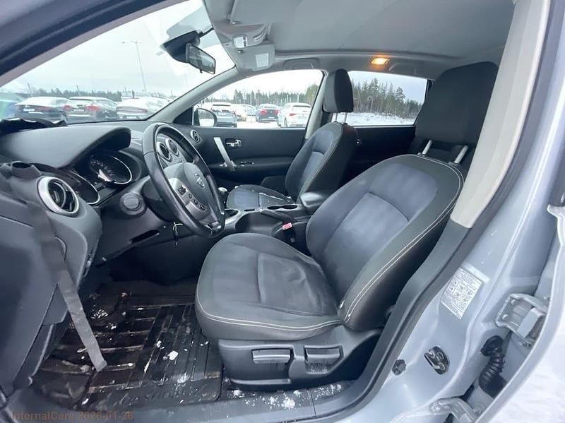 Begagnad Nissan Qashqai +2 141 HK (103 kW) 2010 Silver SUV