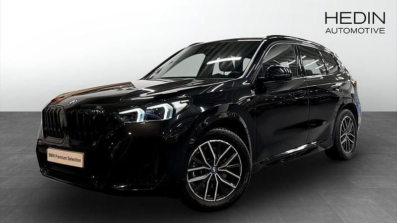 Begagnad 2023 BMW iX1 M Sport SUV | 448 700 kr (Bra pris) - Bild 1/4