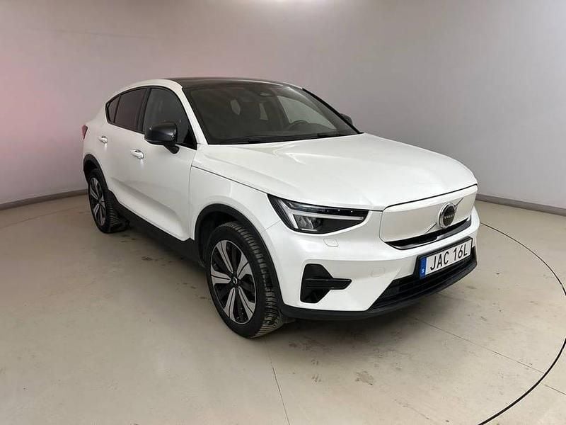 Vit Begagnad 2023 Volvo C40 Core SUV | 309 900 kr (Bra pris) - Bild 1/4