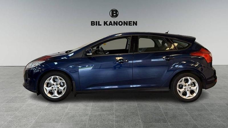 Begagnad Ford Focus Trend 97 HK (71 kW) 2012 Blå Halvkombi