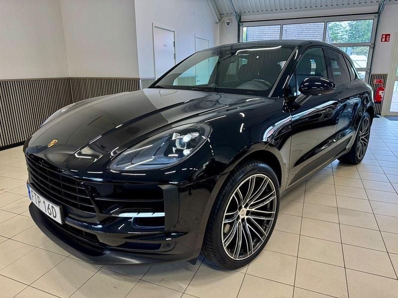 Svart Begagnad 2021 Porsche Macan SUV | 559 900 kr (Marknadspris) - Bild 1/4