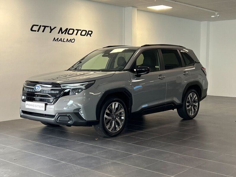 Brun (finns i flera färger) Ny 2025 Subaru Forester SUV | 454 900 kr (Marknadspris) - Bild 1/4