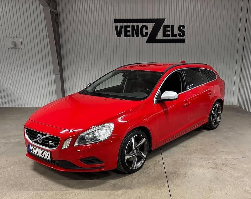 Röd Begagnad 2012 Volvo V60 R-Design Kombi | 114 000 kr (Marknadspris) - Bild 1/4