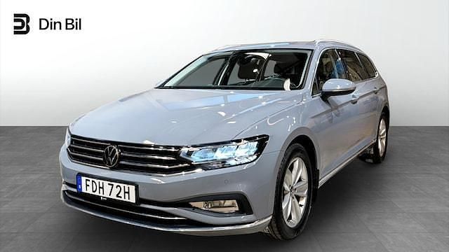 Grå Begagnad 2023 VW Passat Elegance Kombi | 359 900 kr (Bra pris) - Bild 1/4