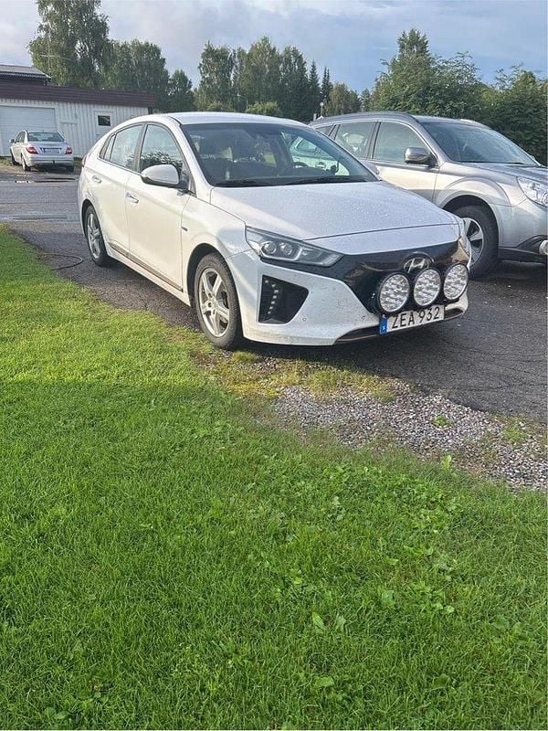 Vit Begagnad 2018 Hyundai Ioniq Eco Sedan | 90 000 kr (Marknadspris) - Bild 1/1