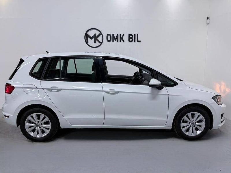 Begagnad VW Golf VII 110 HK (80 kW) 2017 Vit Halvkombi