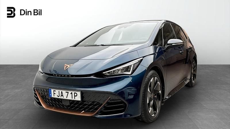 Begagnad Cupra Born e-Boost 169 kW (231 HK) 2025 Blå Halvkombi