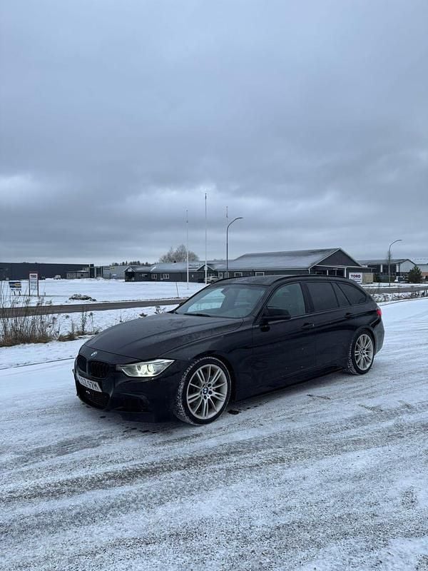 Begagnad BMW 330 258 HK (189 kW) 2015 Kombi