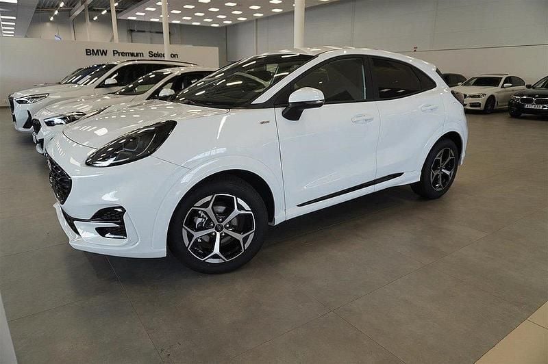 Vit Ny 2025 Ford Puma ST-Line SUV | 313 200 kr (Marknadspris) - Bild 1/4