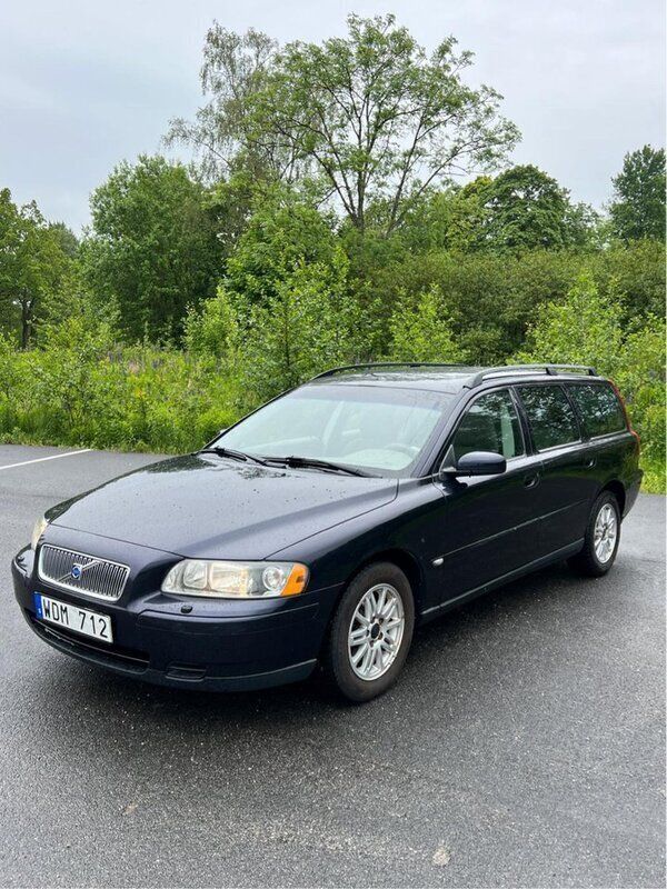 Blå Begagnad 2005 Volvo V70 Business Edition Kombi | 29 500 kr (Marknadspris) - Bild 1/4