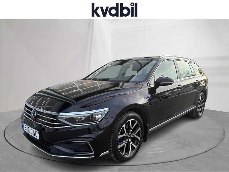 Svart Begagnad 2023 VW Passat GTE Kombi | 334 900 kr (Lite dyr) - Bild 1/3
