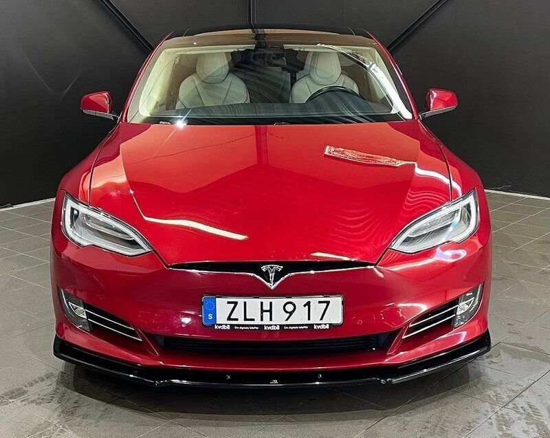 Begagnad Tesla Model S 567 kW (772 HK) 2018 Röd Halvkombi