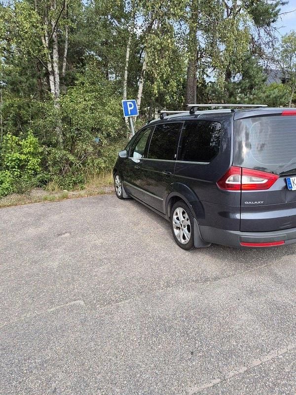 Grå Begagnad 2011 Ford Galaxy Ghia Minibuss | 65 000 kr (Marknadspris) - Bild 1/3