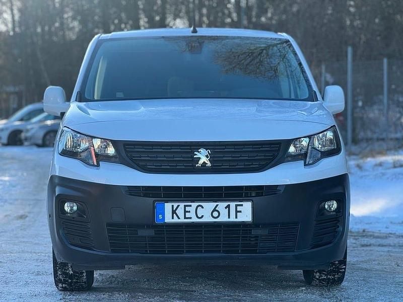 Begagnad Peugeot Partner 131 HK (96 kW) 2019 Vit Minibuss
