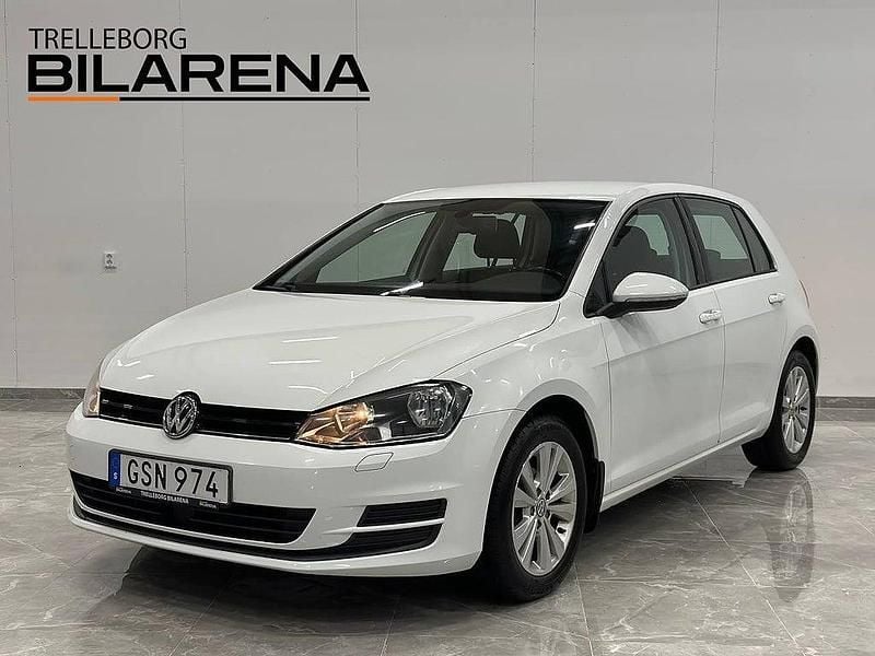 Vit Begagnad 2015 VW Golf VII Halvkombi | 109 900 kr (Marknadspris) - Bild 1/4