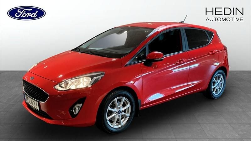 Röd (red) Begagnad 2019 Ford Fiesta Titanium Halvkombi | 109 900 kr (Marknadspris) - Bild 1/4