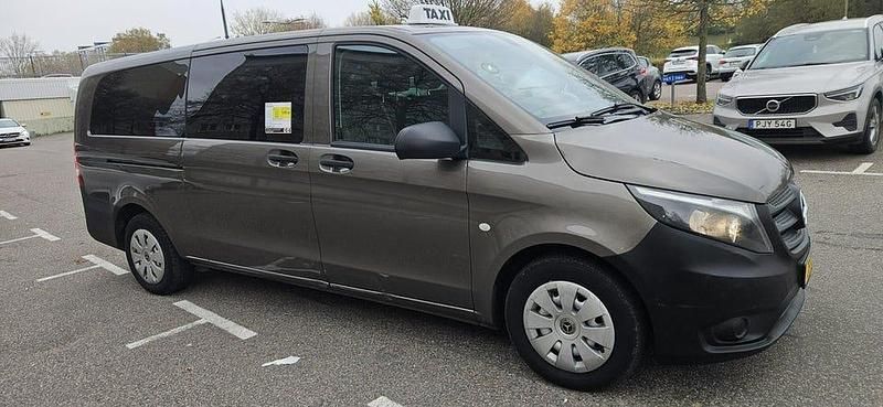 Grå Begagnad 2018 Mercedes Vito Minibuss | 299 000 kr - Bild 1/4