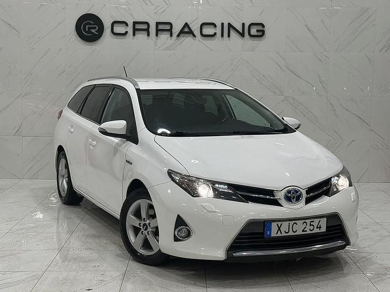 Vit Begagnad 2014 Toyota Auris Touring Sports Edition Kombi | 114 900 kr (Bra pris) - Bild 1/4