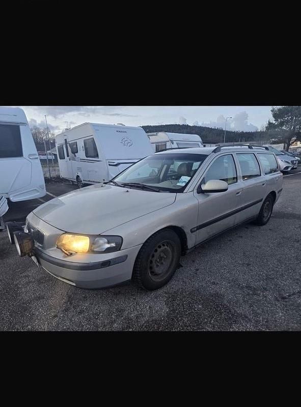 Begagnad 2002 Volvo V70 Kombi | 10 000 kr (Marknadspris) - Bild 1/4