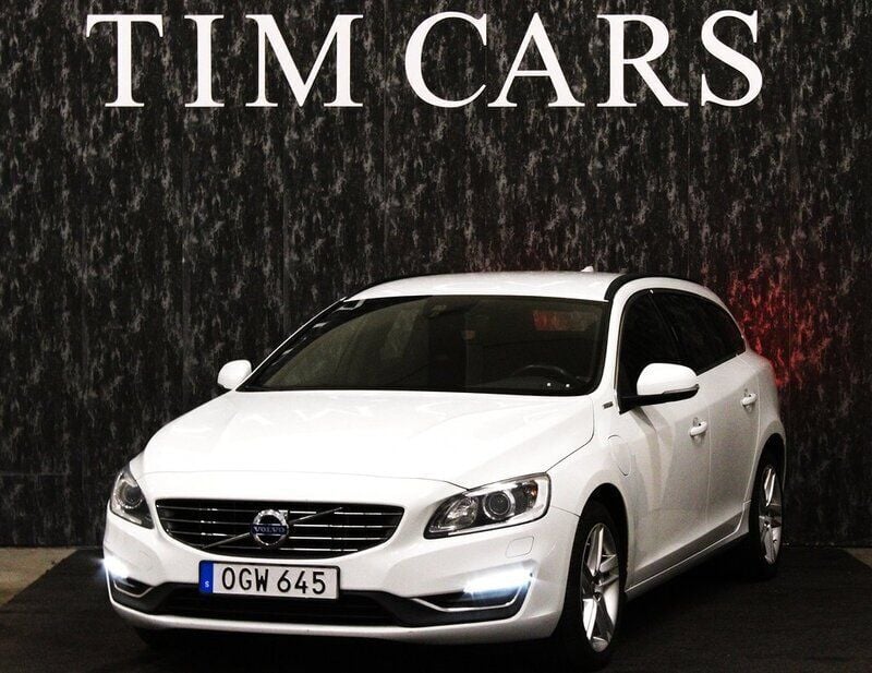 Vit Begagnad 2016 Volvo V60 Momentum Kombi | 139 999 kr (Marknadspris) - Bild 1/4