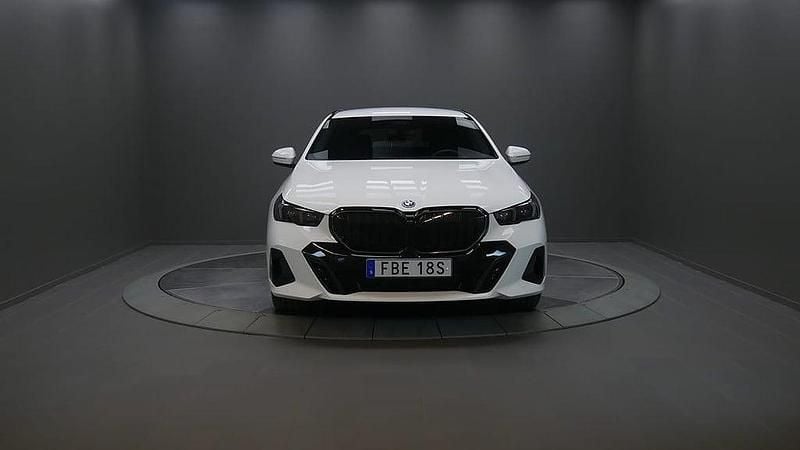 Begagnad BMW 530e M Sport 303 HK (222 kW) 2025 Vit Kombi