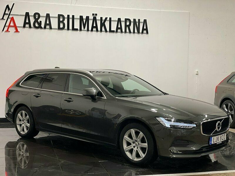 Begagnad Volvo V90 Momentum 150 HK (110 kW) 2019 Mörkgrå (grå) Kombi