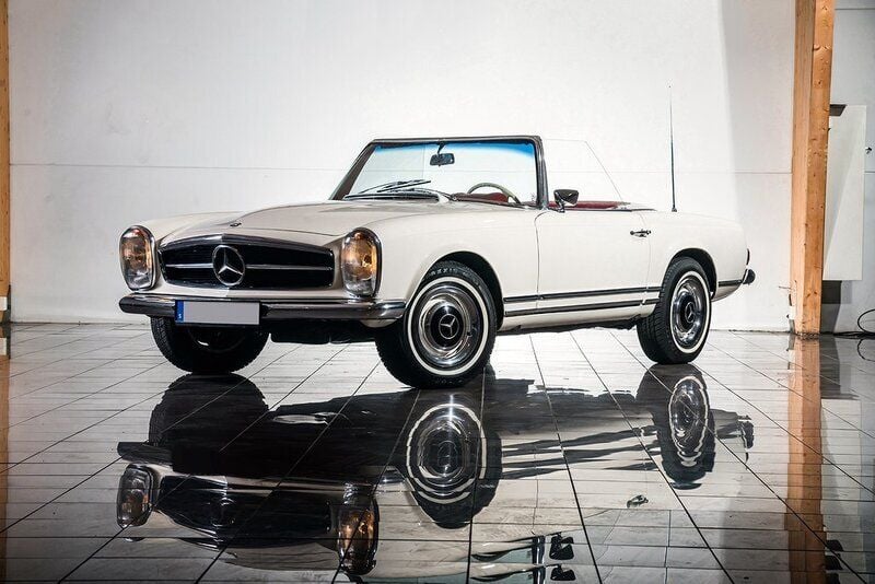 Begagnad Mercedes 230 170 HK (125 kW) 1966 Vit Cab