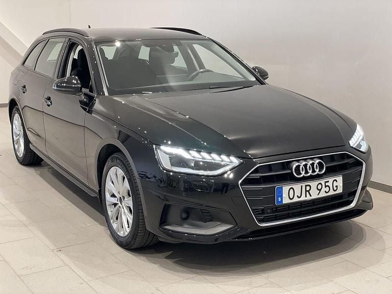 Svart (brilliantsvart) Begagnad 2022 Audi A4 Comfort Kombi | 209 000 kr - Bild 1/4