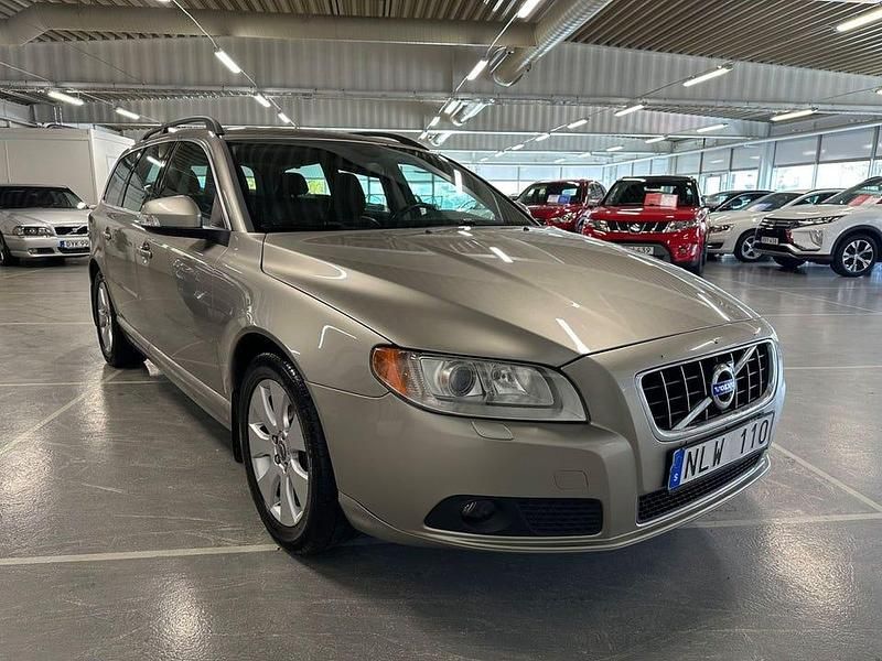 Begagnad Volvo V70 Momentum 205 HK (150 kW) 2010 Ljusbrun (brun) Kombi