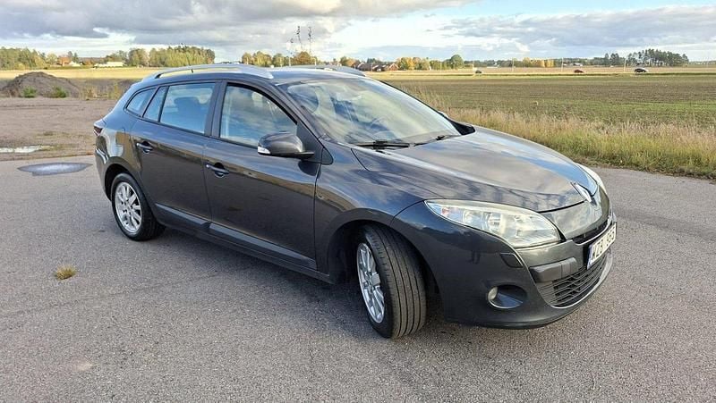 Grå Begagnad 2010 Renault Mégane GrandTour Kombi | 32 000 kr (Marknadspris) - Bild 1/4