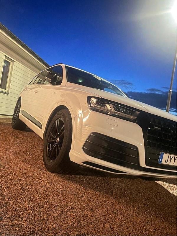 Vit Begagnad 2016 Audi Q7 S-Line SUV | 318 000 kr (Bra pris) - Bild 1/4