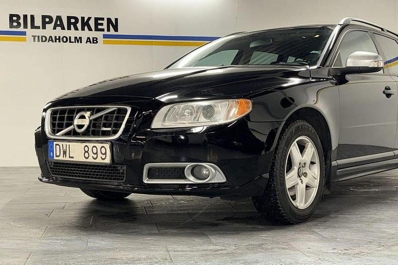Begagnad Volvo V70 Momentum 146 HK (107 kW) 2008 Svart Kombi