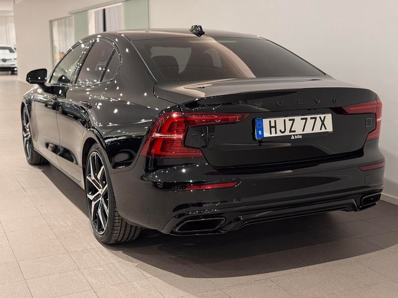 Begagnad Volvo S60 455 HK (334 kW) 2022 Svart Sedan