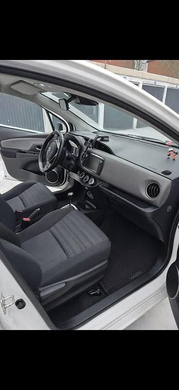 Begagnad Toyota Yaris Multidrive S 99 HK (72 kW) 2016