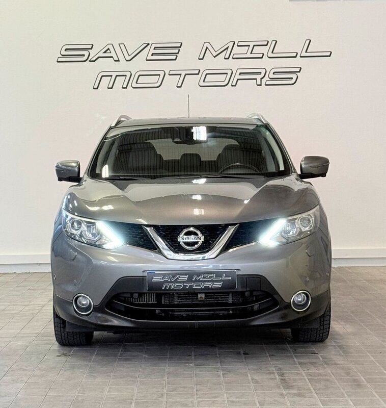 Grå Begagnad 2015 Nissan Qashqai SUV | 144 900 kr (Lite dyr) - Bild 1/4