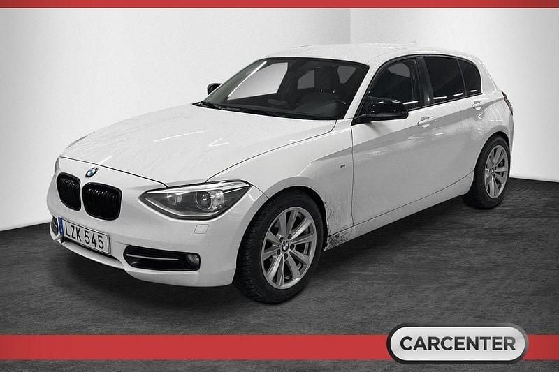 Vit Begagnad 2011 BMW 118 Urban Line Halvkombi | 64 500 kr (Dyr) - Bild 1/4
