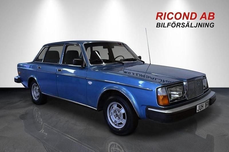Begagnad Volvo 260 140 HK (102 kW) 1977 Mörkblå Sedan