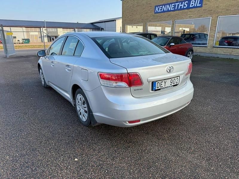 Begagnad Toyota Avensis 147 HK (108 kW) 2010 Silver Sedan