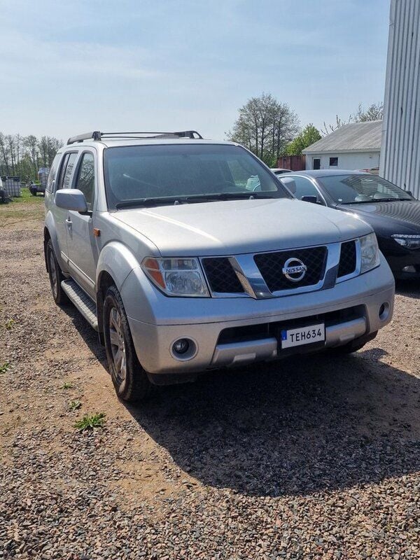 Silver Begagnad 2005 Nissan Pathfinder SUV | 45 000 kr - Bild 1/4