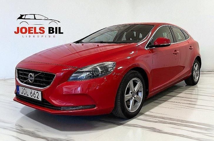 Röd Begagnad 2014 Volvo V40 Momentum Kombi | 77 900 kr (Marknadspris) - Bild 1/4