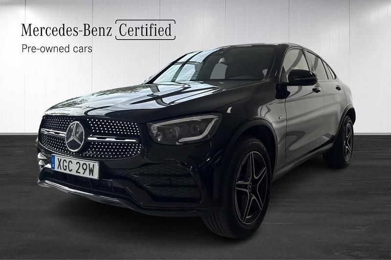 Svart (black) Begagnad 2020 Mercedes GLC300e AMG line SUV | 409 000 kr (Dyr) - Bild 1/4