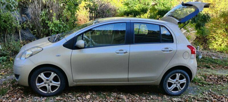 Såld Toyota Yaris XP9F 1.33 , 5-D ., begagnad 2010, 9 000 mil i Värmdö
