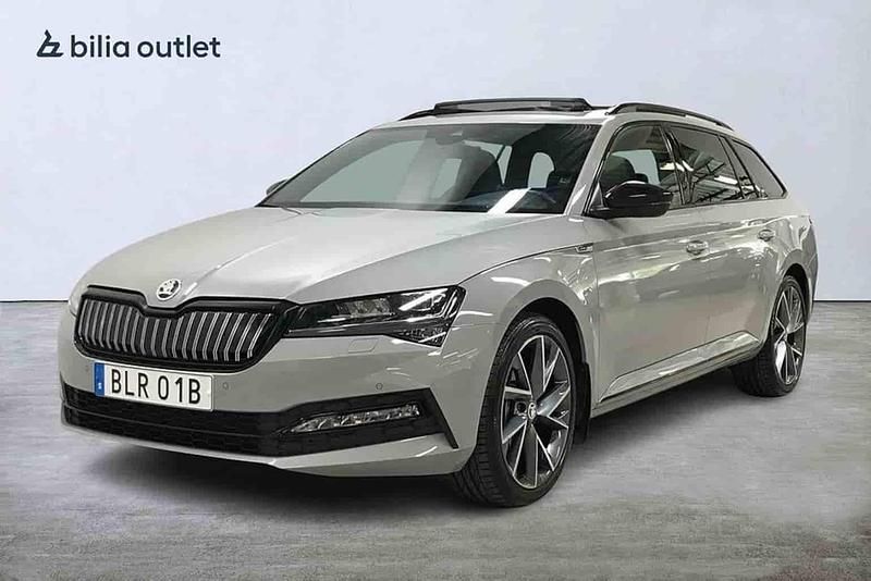 Grå Begagnad 2023 Skoda Superb Kombi | 399 900 kr - Bild 1/1