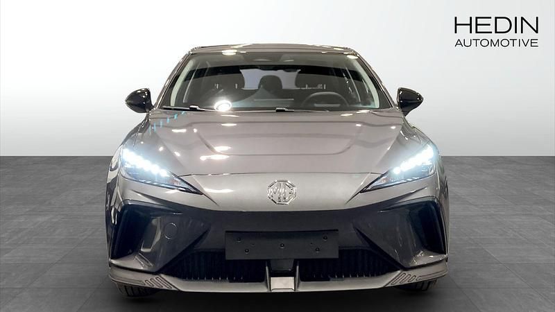 Begagnad MG MG4 EV 125 kW (170 HK) 2024 Svart Halvkombi