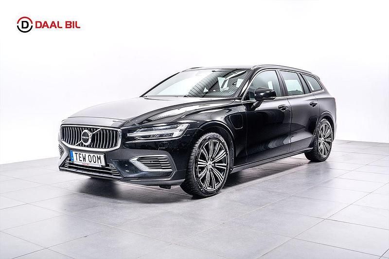 Begagnad Volvo V60 Core 253 HK (186 kW) 2022 Svart Kombi