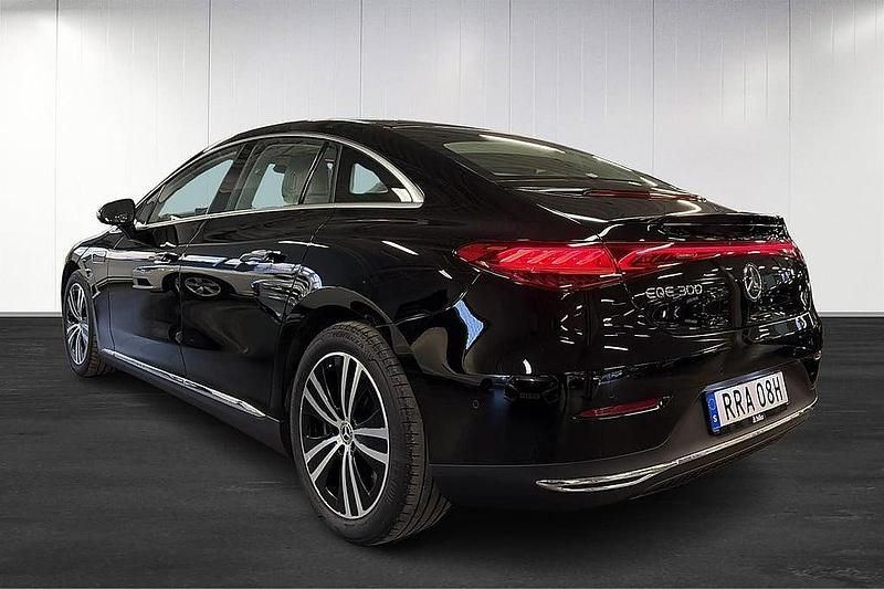 Begagnad Mercedes EQE300 180 kW (245 HK) 2022 Svart Sedan